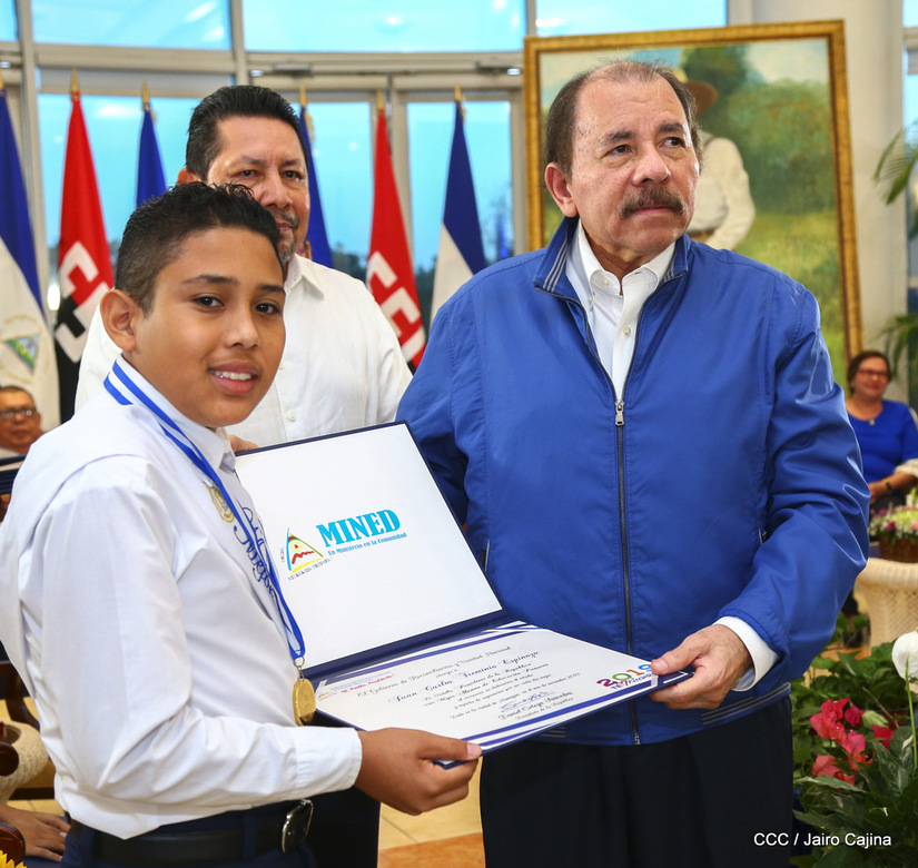 mejores-estudiantes-docentes